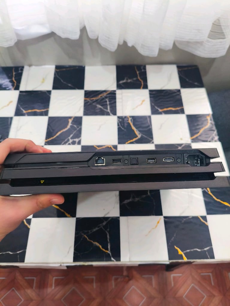 PLAYSTATİON 4 PRO 1TB - 2