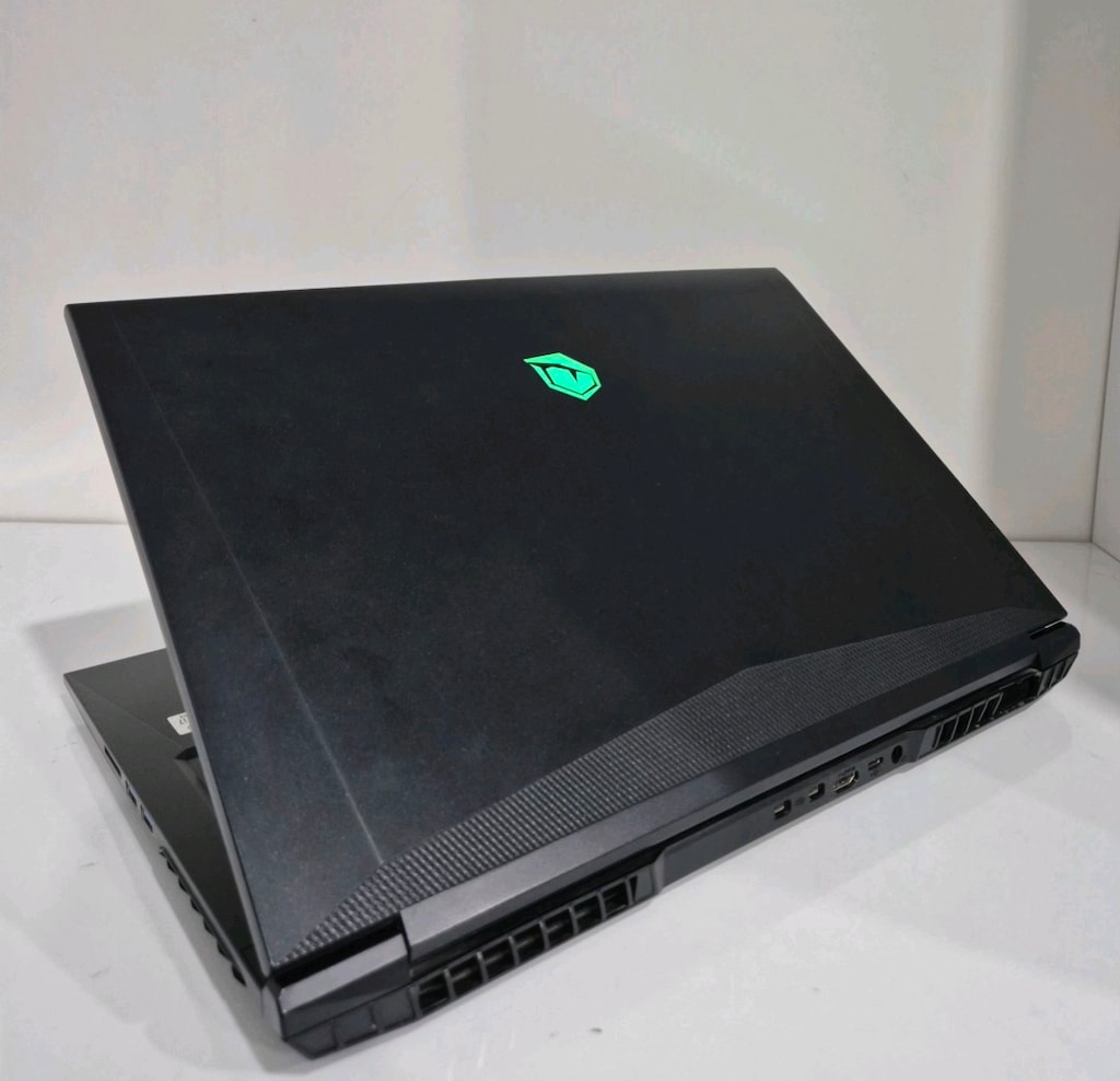 MONSTER 17 İNÇ İ7 1 TB SSDLİ OYUN ÇİZİM LAPTOPU - 5