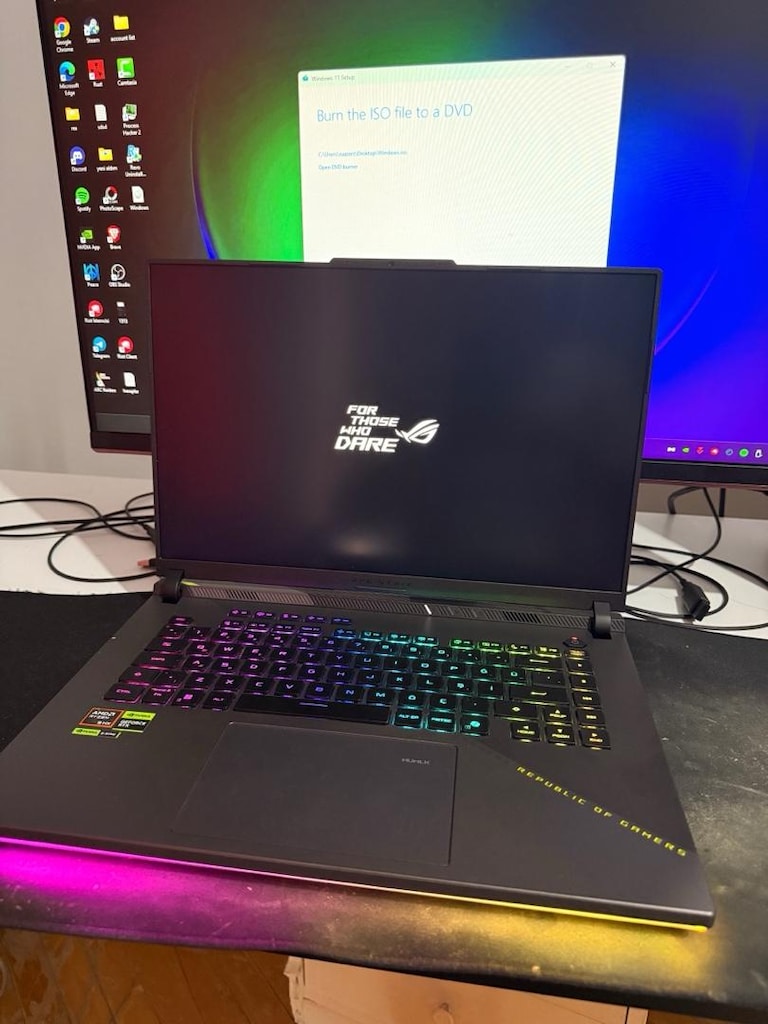 Asus Rog Strix G16 14FRA26-S5110A26 RTX 5070 TI AMD Ryzen 9 9955HX - 4