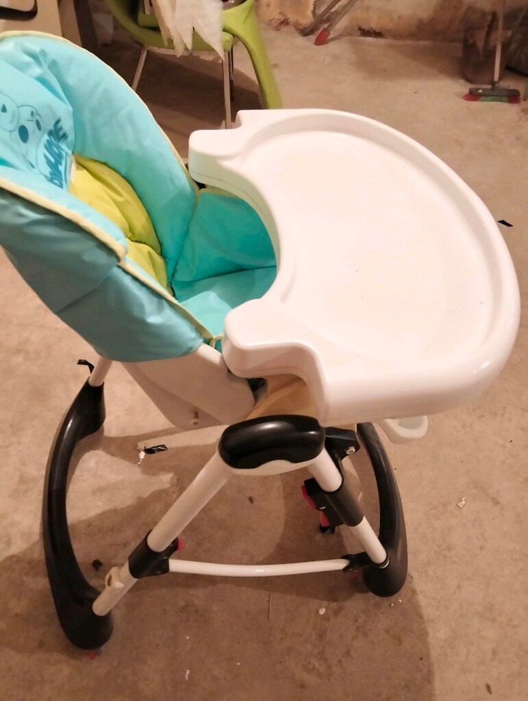 MARKALI MAMA SANDALYESİ TEK KUSURU KUMAŞININ BiR KISMI YIRTIK - 2