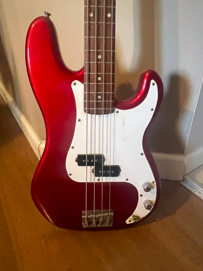 Fender Squier P Bass - 3
