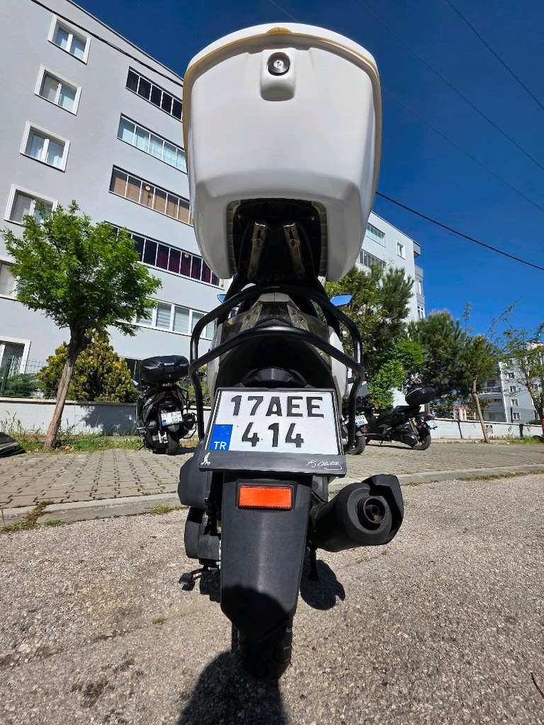 Temiz düşük km Kuba pesaro125xmax - 15