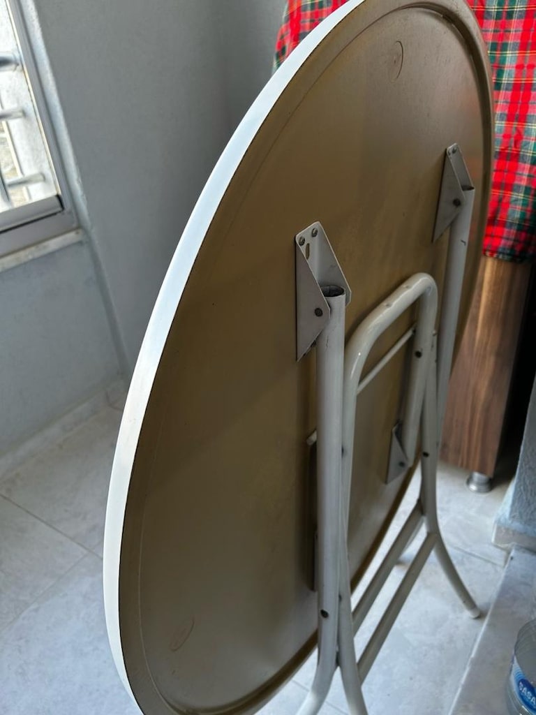 Beyaz Yuvarlak Katlanır Masa (Balkon / Bahçe / Kamp) - 3