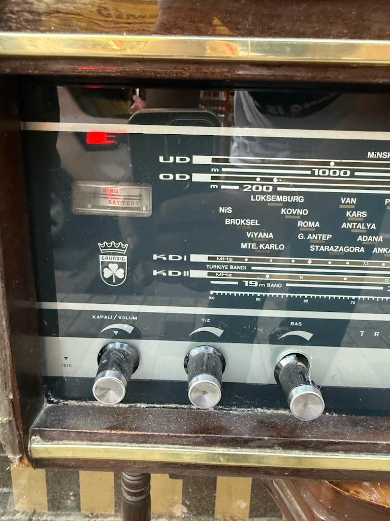 GRUNDIG Pikaplı Radyo - 2