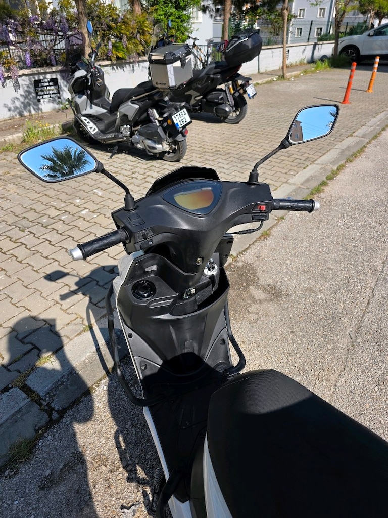 Temiz düşük km Kuba pesaro125xmax - 20