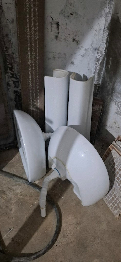 3 Tane Lavabo Tanesi 1200 TL 3 ünü birden alana 3000 bin lira Yer : H - 2