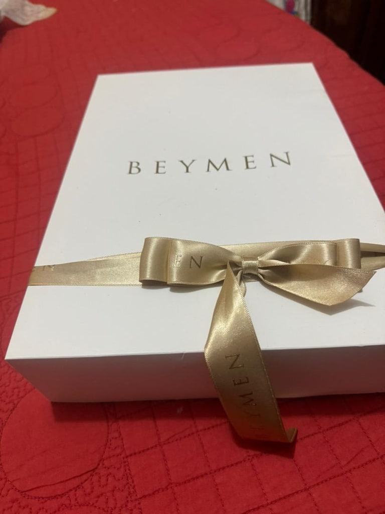 Beymen club tanesi siyah renk kot ve mavi gri kot pantolon