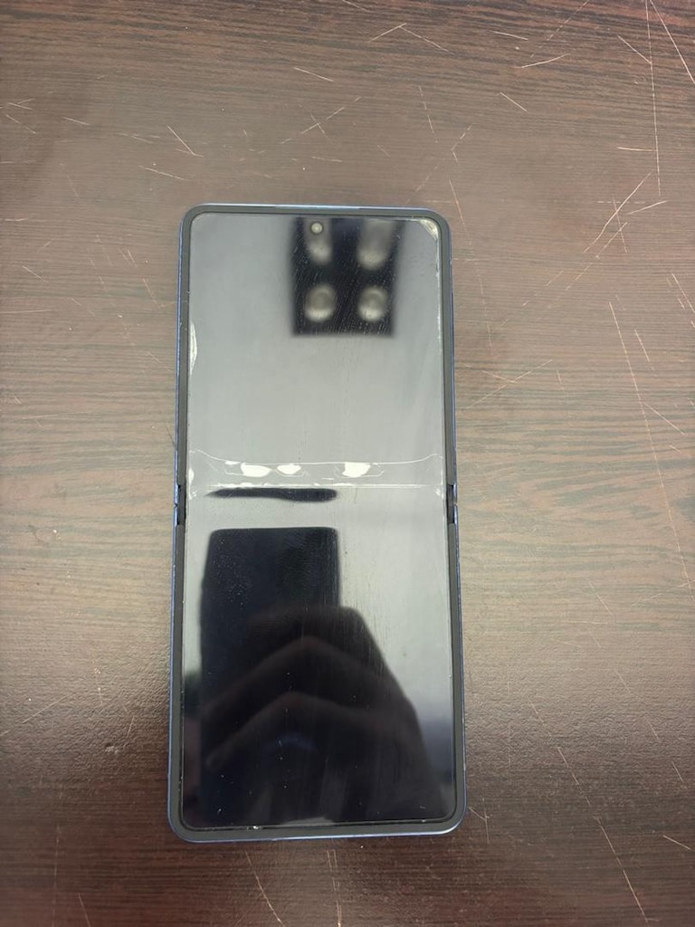 Samsung Galaxy Z Flip7 - 4