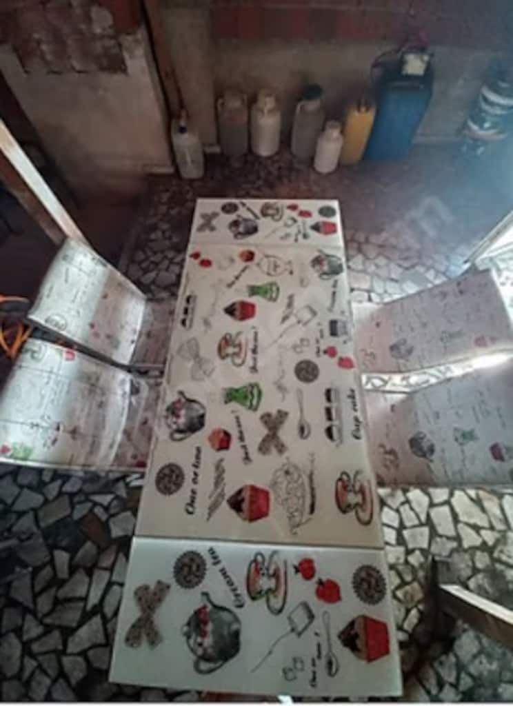 Açılır Desenli Cam Mutfak Masası Takımı (4 Sandalye + 2 Tabure - 2