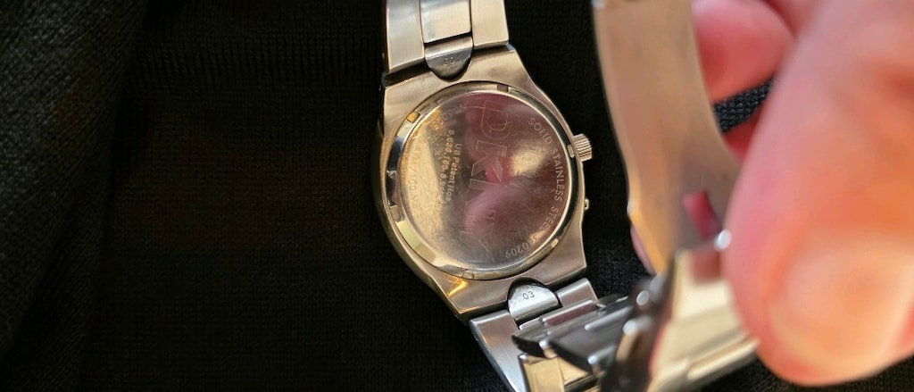 DKNY SAAT - 2