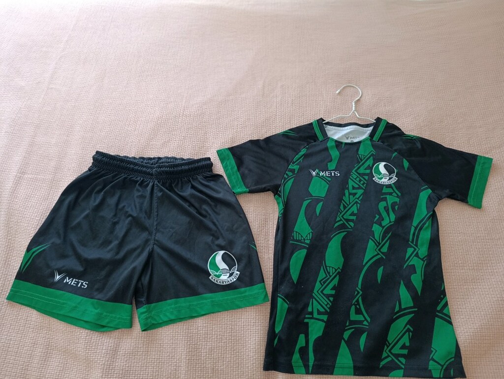 Sakarya Spor futbol forma takımı (@/orjinal) - 2