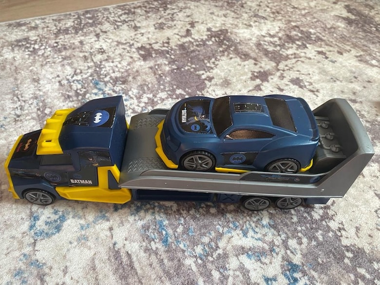 Orjinal Hot Wheels Metal Arabalar & DC Batman Araç ve Figür Seti - 3