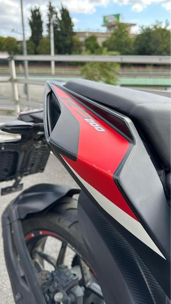 BAJAJ RS 200 - 15