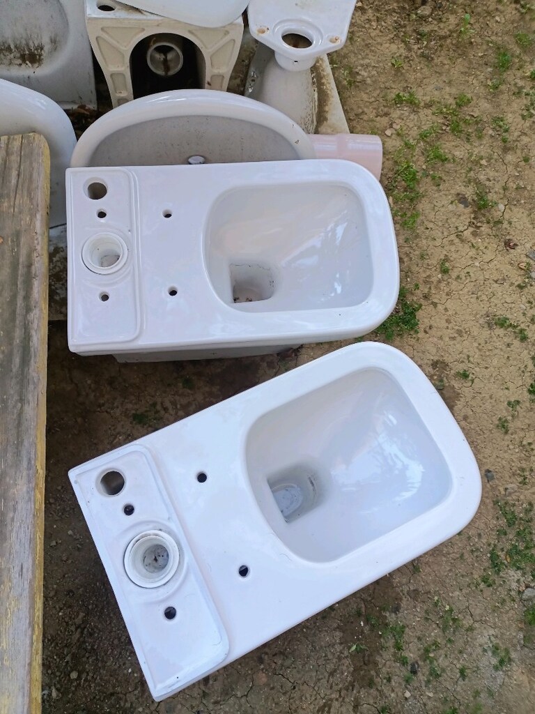 2 adet Duvara çıkışlı yeni gibi alt klozet - 4