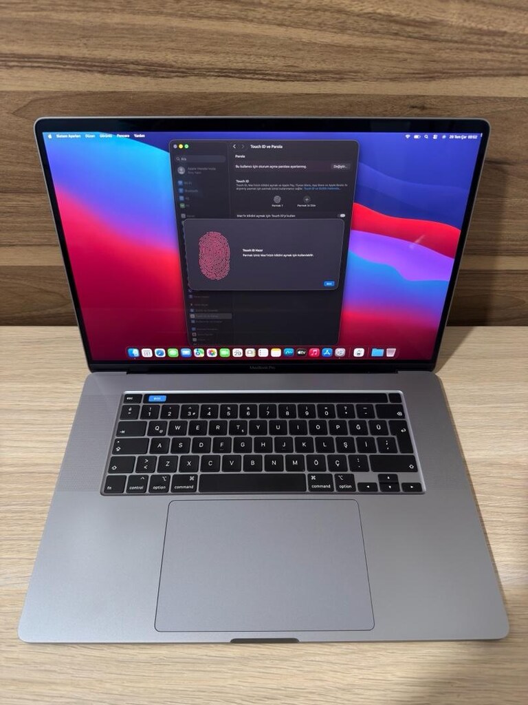 MacBook Pro / i7 / 16 inç / 16 GB Ram / 512 GB Ssd - 4