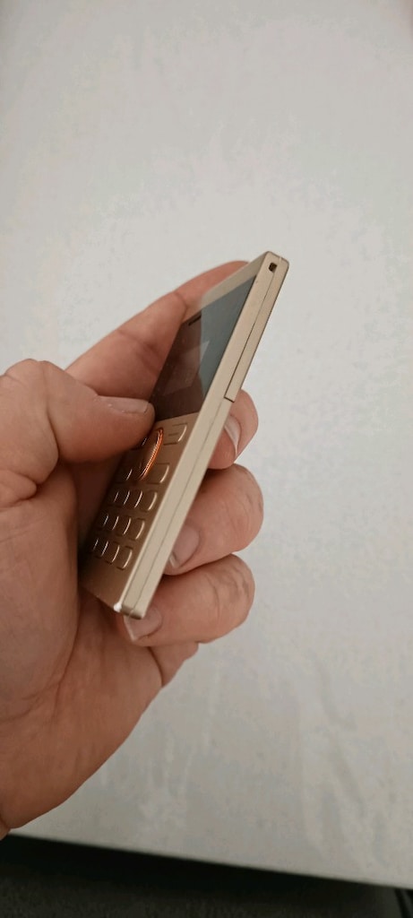 Altın Tonlu Kompakt Tuşlu Telefon + Şarj Kablosu - 5