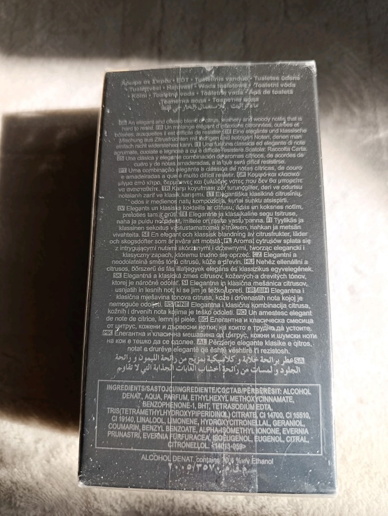 Avon'un klasikleşmiş parfüm serilerinden biri olan Black Suede, - 2