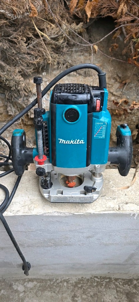 Makita RP2303FC02 Freze Makinesi 900w