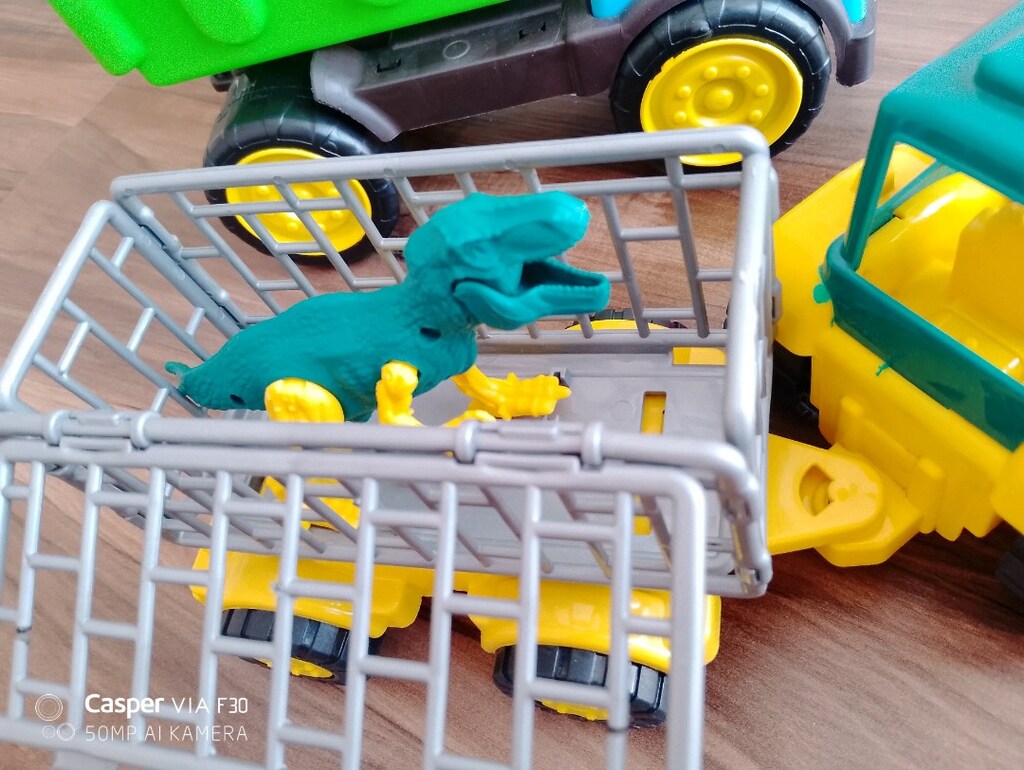 Oyuncak kamyon ve traktör dinozorlu - 7