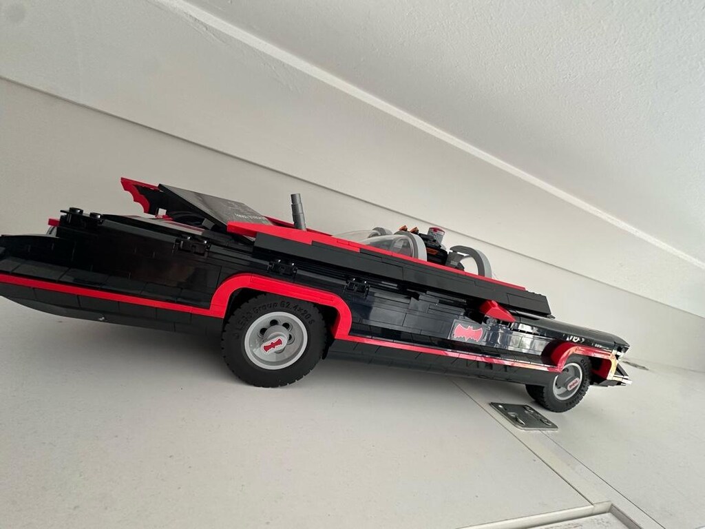 LEGO DC Batman: The Classic TV Series Batmobile 76328 - 7