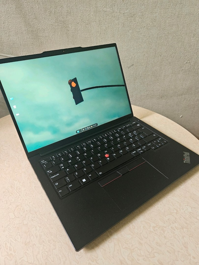 Lenovo Thinkpad E14 Gen 5 Temiz ACİL - 4