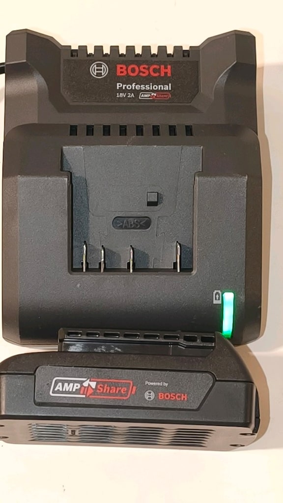 ORİJİNAL BOSCH 18 VOLT ŞARJ ALETİ VE 2 AMPER GÜÇLÜ BATARYASI - 4