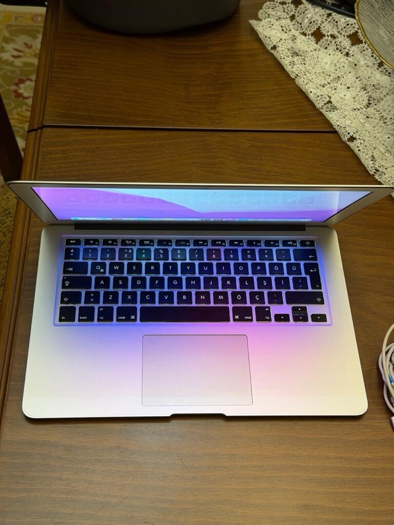 Apple MacBook Air 2017 - İ5 İşlemci , 128GB SSD - 7