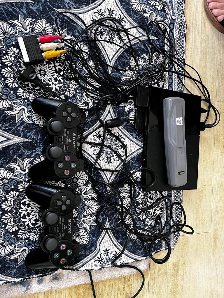 PlayStation 2 sıfır ayarında kolları da yanında 2 tane iki tane - 4