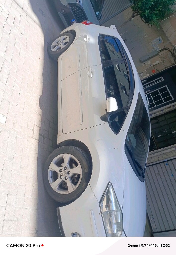 Toyota auris - 5