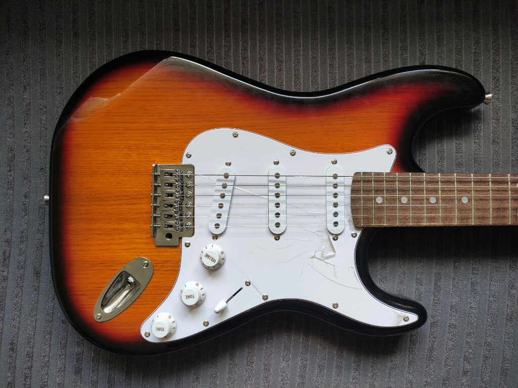 (FENDER TONLU)Tertemiz Sıfır 3 Single Sunburst Rosewood Stratocaster - 2