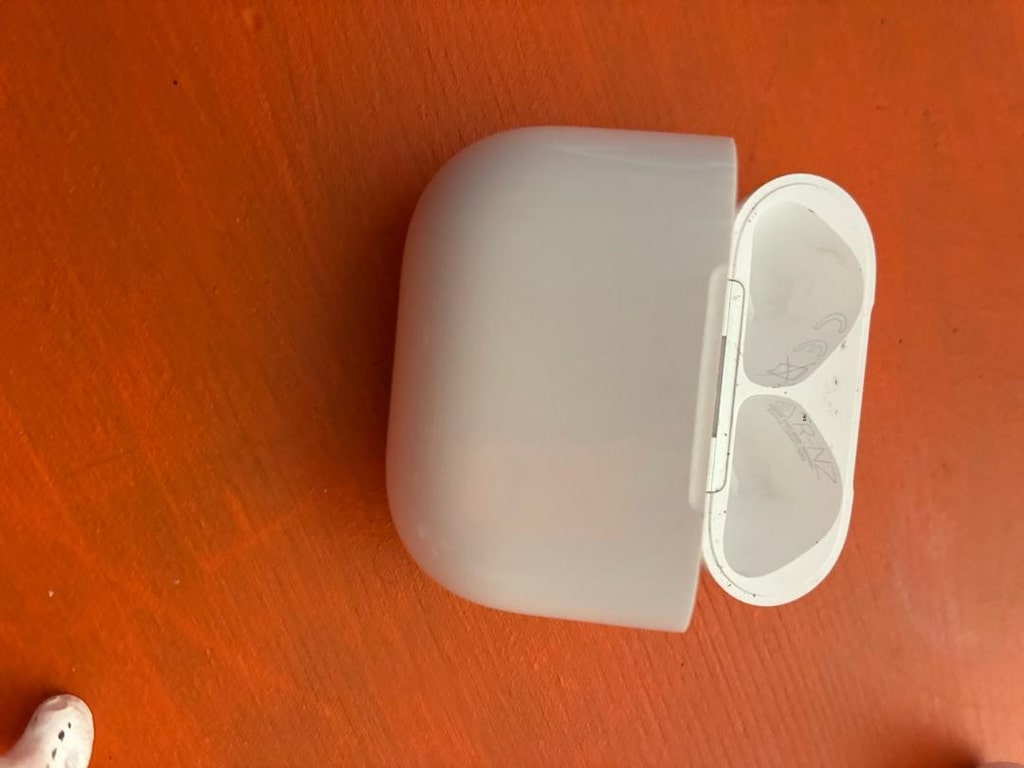 Orjinal Apple AirPods 4 ANC A3059 Şarj Kutusu – Temiz / İyi Durumda - 3