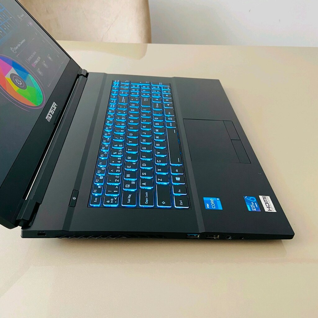 Monster Gaming Laptop i5 11400H 4.10Ghz Nvidia Geforce RTX 3050 144Hz - 8