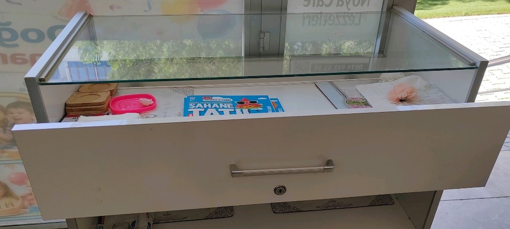 Çok Amaçlı Konsol – Cam Raflı – 100×45×100 cm – 2. El - 4