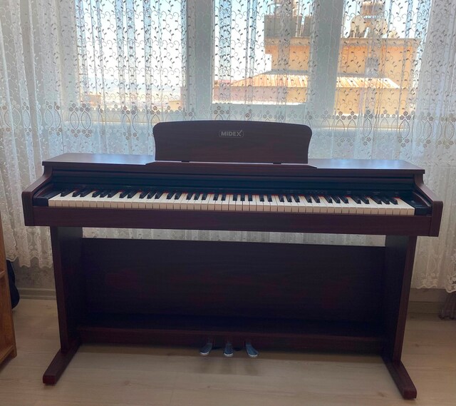 Midex 88 Tuş Dijital Piyano - Ahşap Kasa - 3 Pedallı