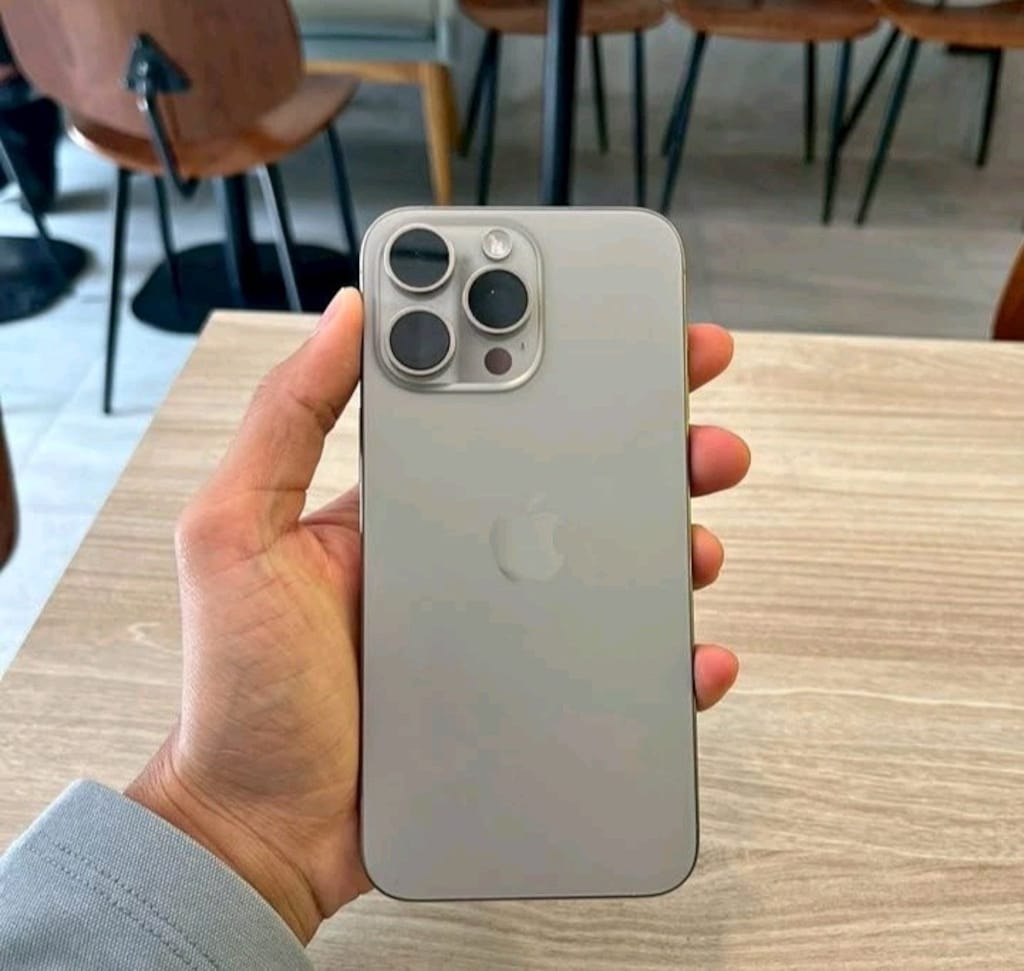 İLK SAHİBİNDEN İPhone 15 PRO MAX