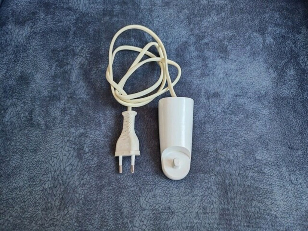 Braun Type 3709 şarj cihazı, Oral-B'nin en yaygın ve standart olan. - 3