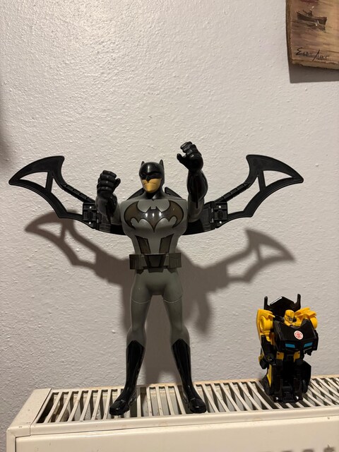 Batman Kanatlı Figür + Transformers Bumblebee Figür