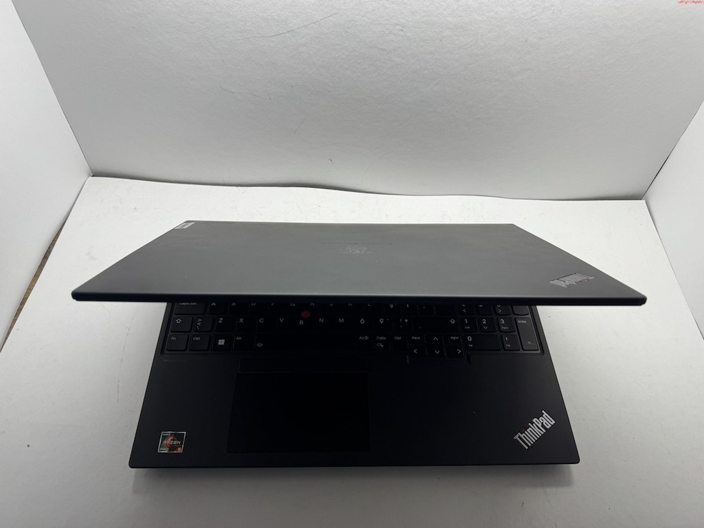THİNKPAD T16 RYZEN 5 PRO İŞLEMCİ 16 GB RAM 256 NVME - 9