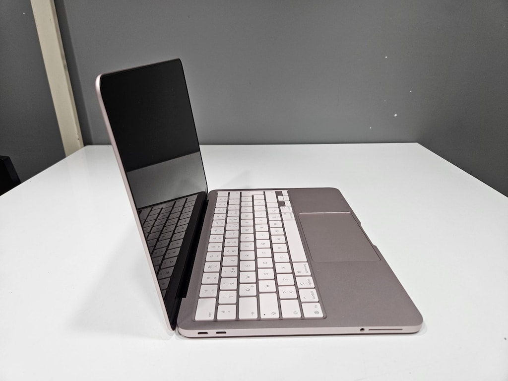 MACBOOK NEO PEMBE + 512 GB SSD+ GARANTİLİ PİL DEVRİ 16 - 8