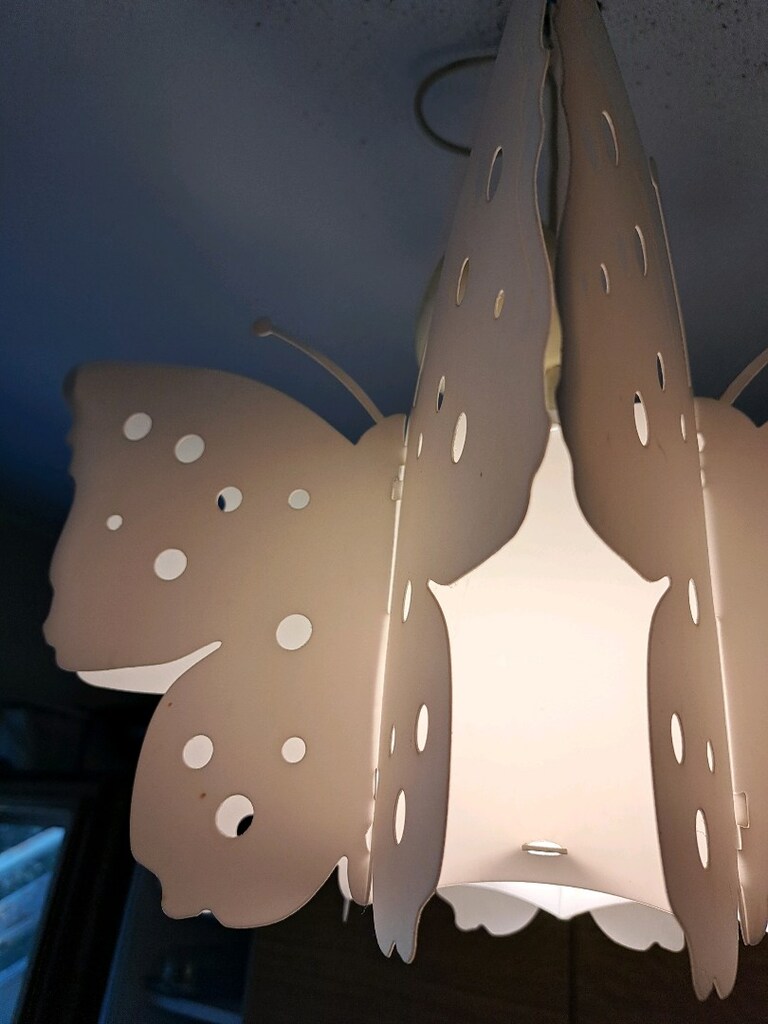 Demonte Ikea tavan aydınlatması beyaz renk,kelebek figürü - 9