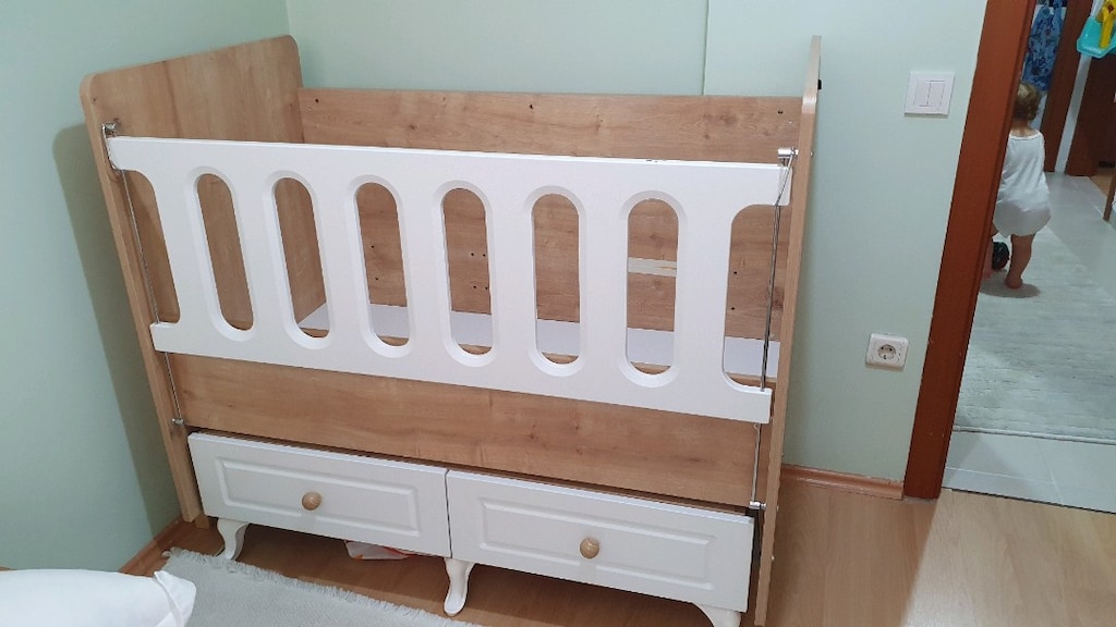 Sallanır Çekmeceli Ahşap Bebek Beşiği - 6