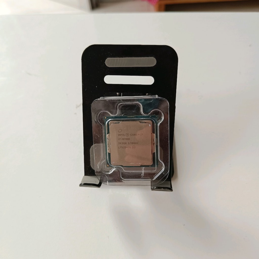 INTEL İ7 9700K 3,6 GHZ TRAY KUTUSUZ İŞLEMCİ - 3