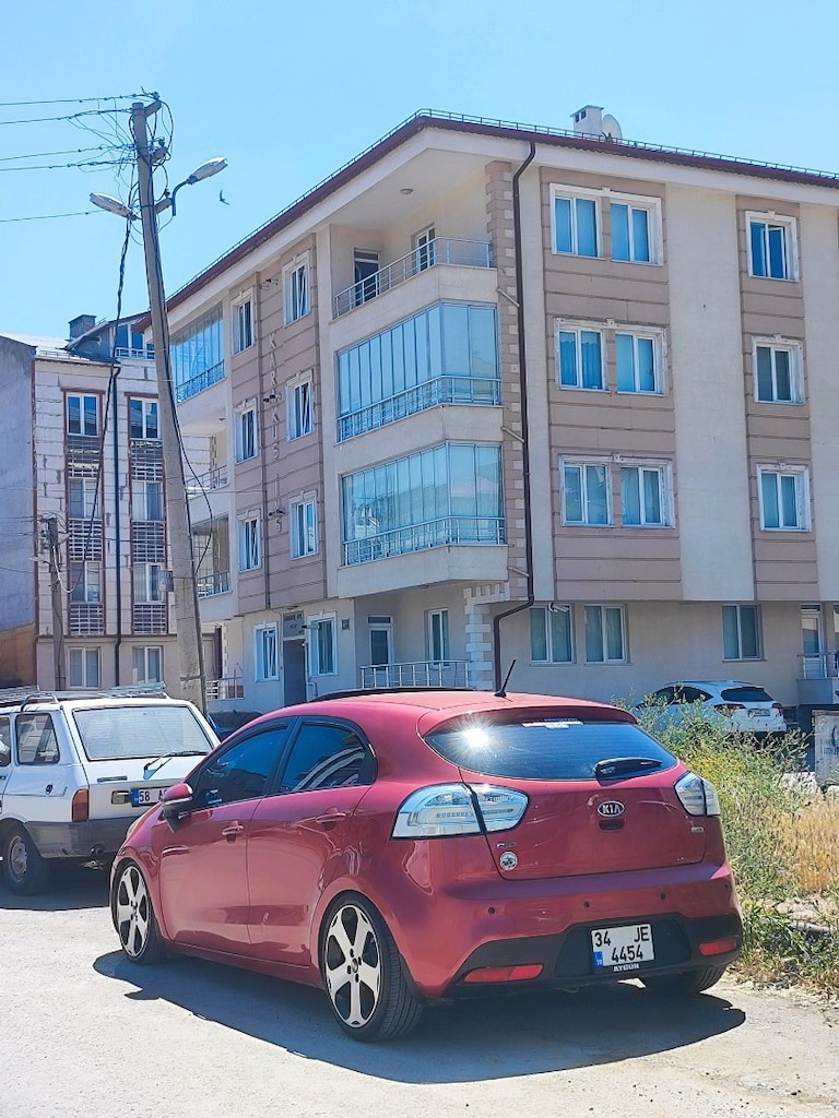 Kia Rio Sporty - 3