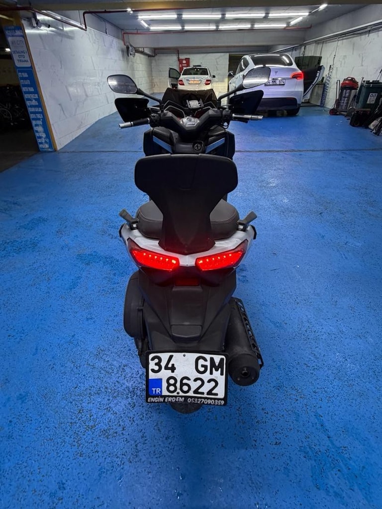 YAMAHA X MAX 250 - 9