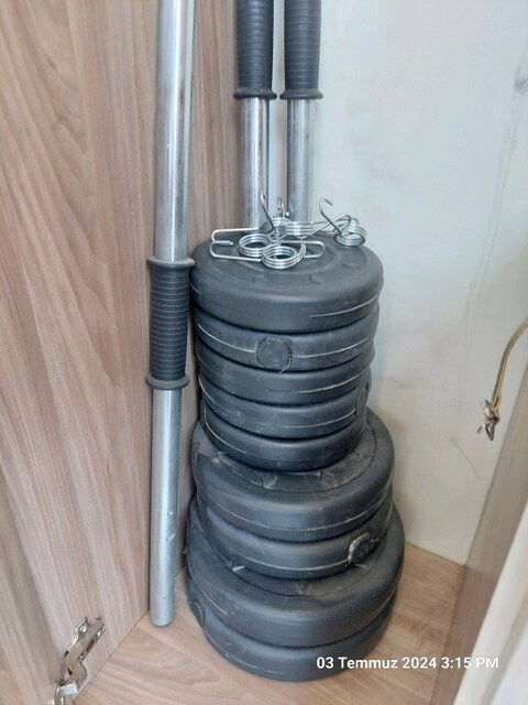 sadece kargocu tarafından taşınmış 40 kg'lık dumbell seti :)