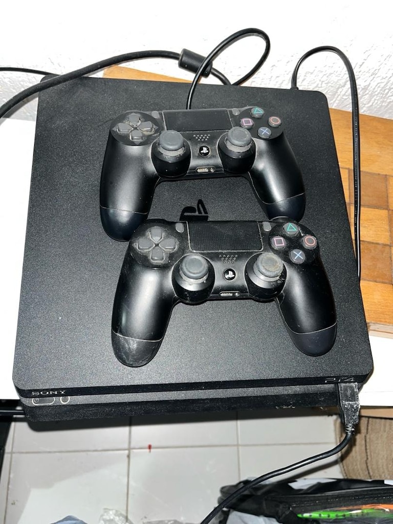 ps4 slim - 3
