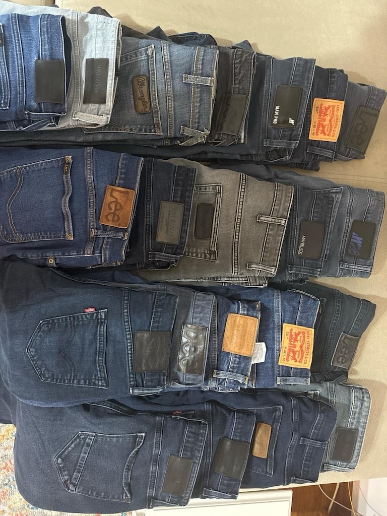 Az giyilmiş erkek markalı (lee-mavi-wrangler-levis) kotlar (jean)
