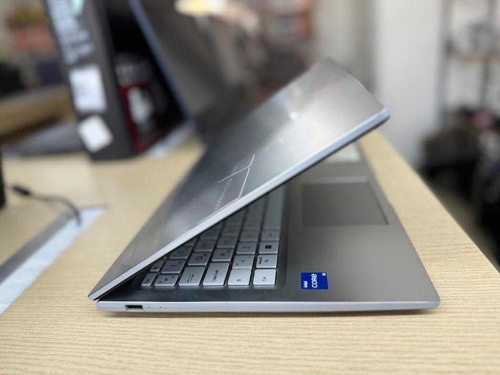 ASUS VİVOBOOK İ5 1335U İŞLEMCİ | 8GB RAM | 512GB SSD - 5