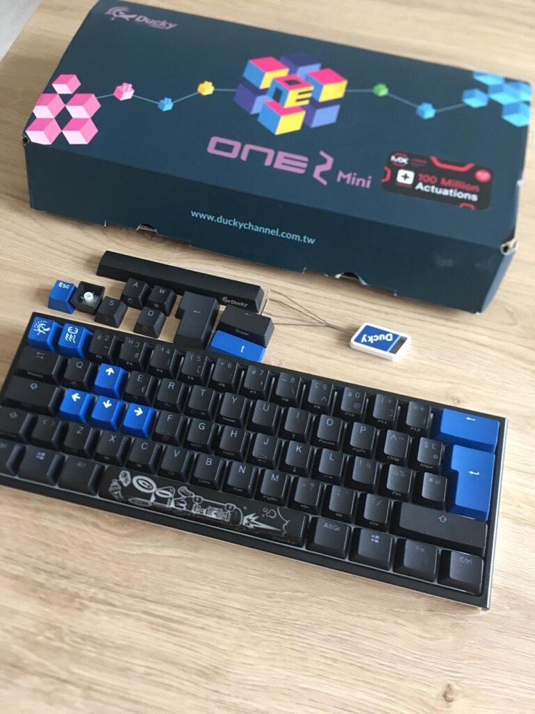 Ducky One 2 Mini Mekanik Klavye (%60 - RGB - Cherry MX Switch) - 2