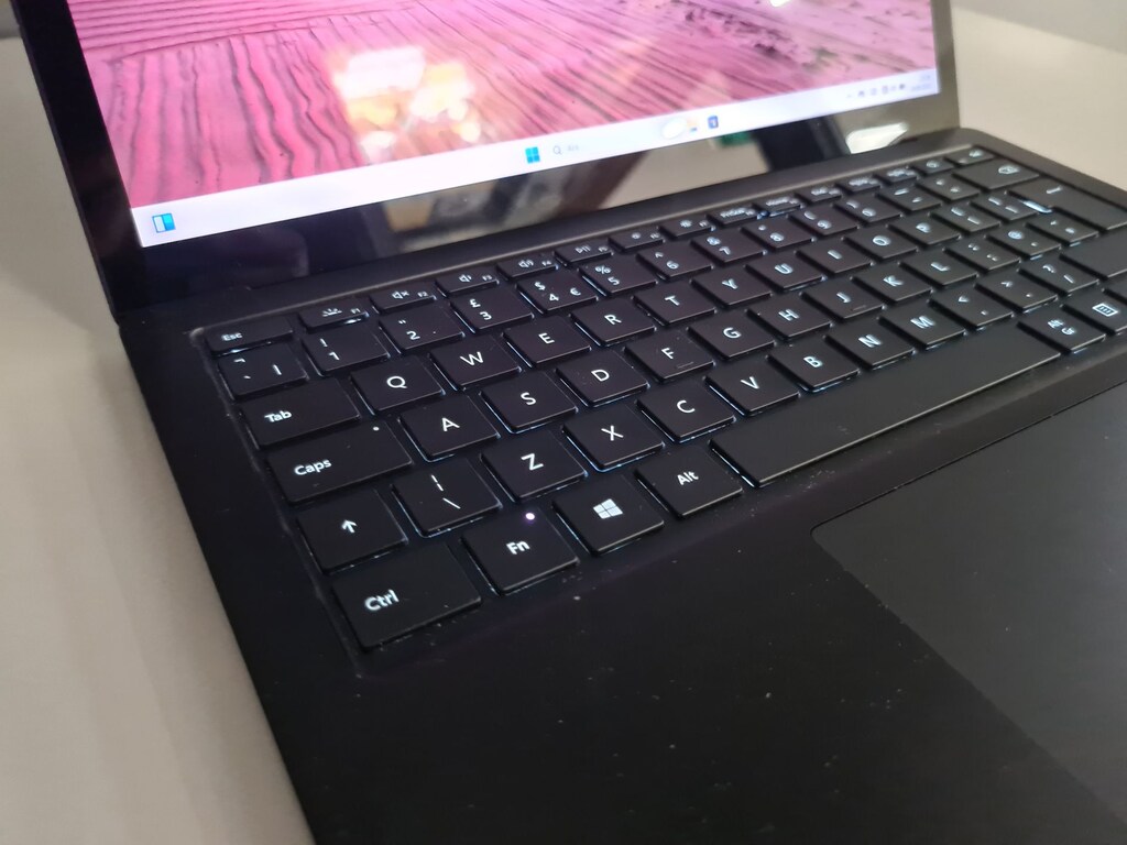 MİCROSOFT SURFACE + İ7 10.NESİL + DOKUNMATİK EKRAN + 16 GB RAM - 2
